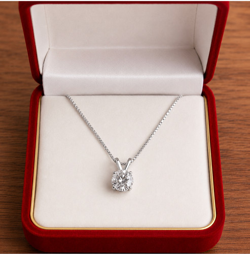 Collana con ciondolo oro - in,